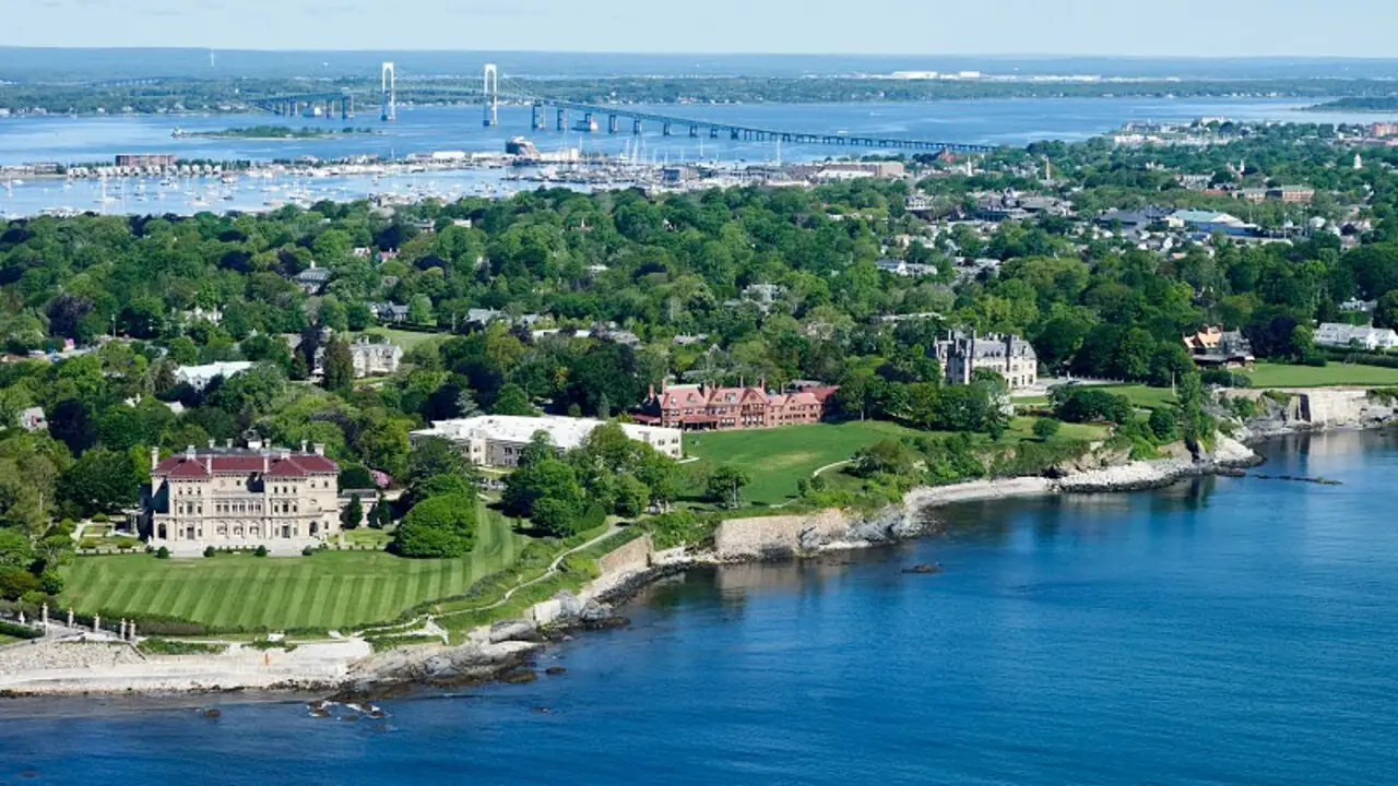 Salve_Regina_University_campus-aerial