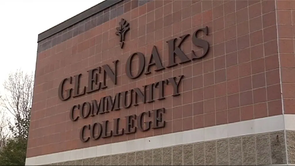 glen-oak-community-college-entrance